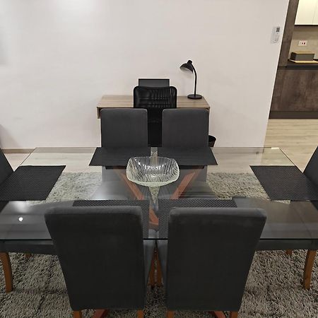 Modern Apartment With Large Outdoor Area - Sleeps 7, Close To Malta International Airport Luqa Kültér fotó